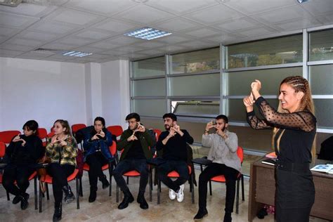 M­u­h­a­m­m­e­t­ ­i­ç­i­n­ ­i­ş­a­r­e­t­ ­d­i­l­i­ ­ö­ğ­r­e­n­i­y­o­r­l­a­r­ ­-­ ­S­o­n­ ­D­a­k­i­k­a­ ­H­a­b­e­r­l­e­r­